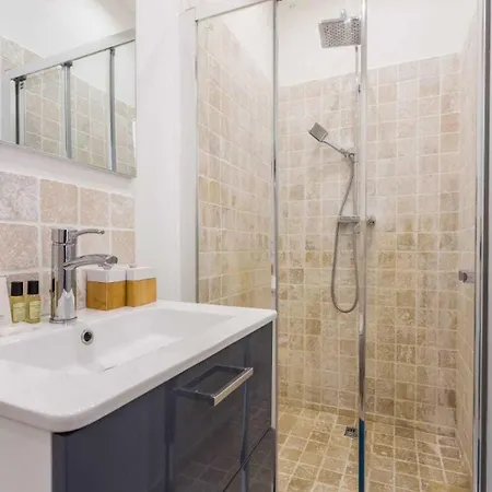 Cosy -2p- Place De Clichy-gare Saint Lazarre Daire Paris