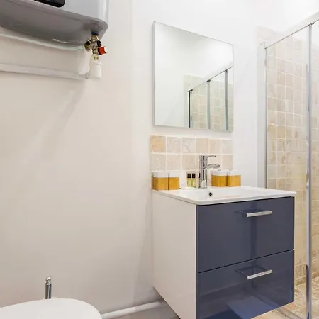 Cosy -2p- Place De Clichy-gare Saint Lazarre *