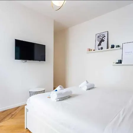 Cosy -2p- Place De Clichy-gare Saint Lazarre *