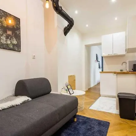 Apartment Cosy -2p- Place De Clichy-gare Saint Lazarre